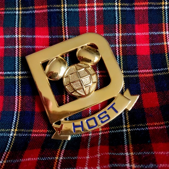 Walt Disney Attractions Guest Relations Host Official Pin - Picture 8 of 12